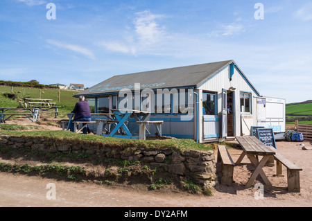 Thurlestone, Devon, England. 1. April 2014. Die modische Beachhouse Café und Restaurant im Süden Milton Sands. Stockfoto