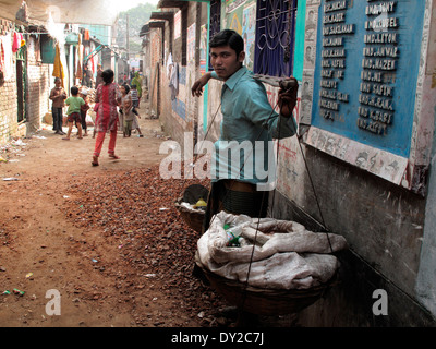 Leben in der Gasse von Bangladesch Stockfoto