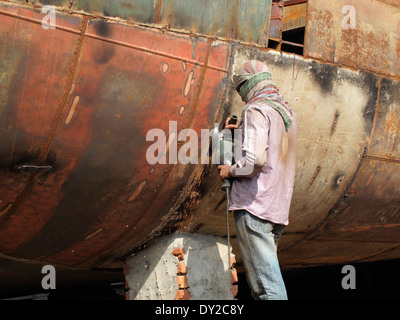 Dock yard Bereich Arbeiter Schleifen Barcaccia Bangladesch, Arbeit für das Leben Stockfoto