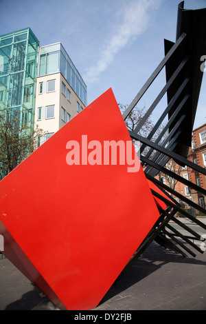 "Clarion" Skulptur von Phillip King auf Fulham Broadway - SW6 - London UK Stockfoto