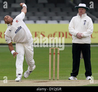 Chelmsford, Großbritannien. 4. April 2014. Tymal Mills in bowling Aktion während des Spiels Essex und Kent Vorsaison freundlich von The Essex County Ground, Chelmsford Credit: Action Plus Sport/Alamy Live News Stockfoto