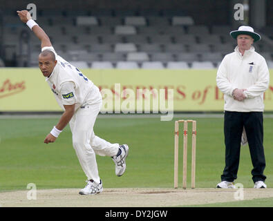 Chelmsford, Großbritannien. 4. April 2014. Tymal Mills in bowling Aktion während des Spiels Essex und Kent Vorsaison freundlich von The Essex County Ground, Chelmsford Credit: Action Plus Sport/Alamy Live News Stockfoto