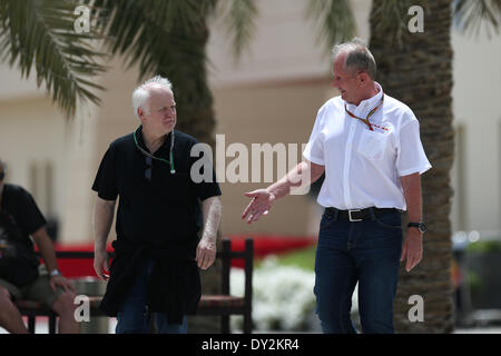 Bahrain. 4. April 2014. Norbert Vettel (GER), Vater von Sebastian Vettel (GER), Red Bull Racing und Dr. Helmut Marko (AUT) Red Bull Motorsport Berater - Formel 1 World Championship 2014 - Rd03, Bahrain Grand Prix in Bahrain International Circuit, Sakhir, Bahrain, Freitag, 4. April 2014 Credit: Dpa picture-Alliance/Alamy Live News Stockfoto