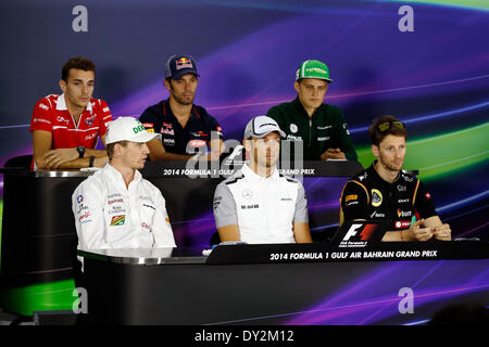 Bahrain. 4. April 2014. Motorsport: FIA Formel 1 Weltmeisterschaft 2014, Grand Prix von Bahrain, #27 Nico Hülkenberg (GER, Sahara Force India F1 Team), #22 Jenson Button (GBR, McLaren-Mercedes), #8 Romain Grosjean (FRA, Lotus F1 Team), #17 Jules Bianchi (FRA, Marussia F1 Team), #25 Jean-Eric Vergne (FRA, Scuderia Toro Rosso), #9 Marcus Ericsson (SWE, Caterham F1 Team), Credit: Dpa picture-Alliance/Alamy Live News Stockfoto