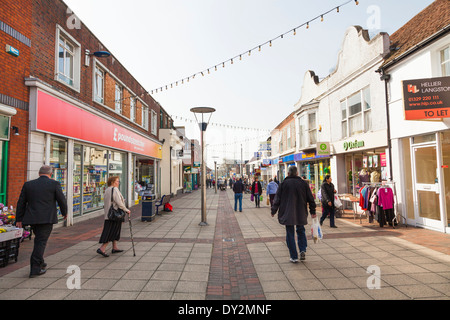 Cosham Hauptstraße Fußgängerzone Einkaufsmeile. Stockfoto