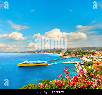 Blick auf mediterranen Resort, Nizza, Côte d ' Azur, Frankreich. Côte d ' Azur Stockfoto