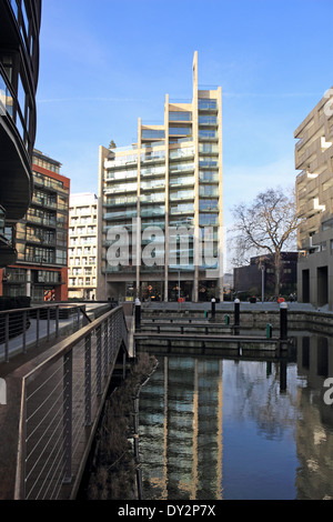 Grosvenor Waterside ist eine beeindruckende Dockside Entwicklung am Grosvenor Kanal in Chelsea, Westminster, London, England, UK Stockfoto