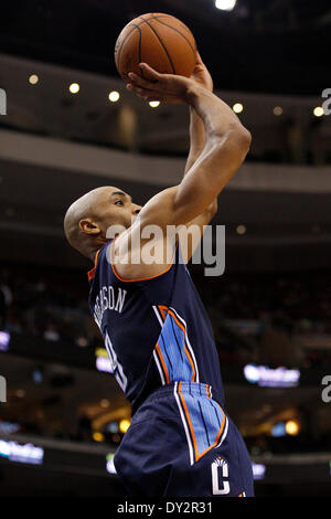 2. April 2014: Charlotte Bobcats Guard Gerald Henderson (9) schießt den Ball während des NBA-Spiels zwischen die Charlotte Bobcats und die Philadelphia 76ers im Wells Fargo Center in Philadelphia, Pennsylvania. Die Bobcats gewannen 123-93. Christopher Szagola/Cal-Sport-Medien Stockfoto