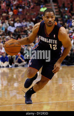 2. April 2014: Charlotte Bobcats bewachen Gary Neal (12) in Aktion während des NBA-Spiels zwischen die Charlotte Bobcats und die Philadelphia 76ers im Wells Fargo Center in Philadelphia, Pennsylvania. Die Bobcats gewannen 123-93. Christopher Szagola/Cal-Sport-Medien Stockfoto