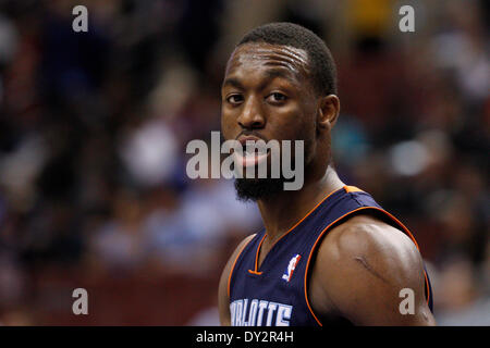 2. April 2014: Charlotte Bobcats Wache Kemba Walker (15) blickt auf während des NBA-Spiels zwischen die Charlotte Bobcats und die Philadelphia 76ers im Wells Fargo Center in Philadelphia, Pennsylvania. Die Bobcats gewannen 123-93. Christopher Szagola/Cal-Sport-Medien Stockfoto