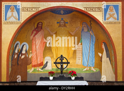 Wien - Jesus mit Moses und Elias Fresko von P. Verkade (1927) von Seitenaltar in Karmeliten-Kirche Stockfoto