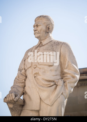 Denkmal von Stalin auf Vorderseite Museum Stalins in Gori, Georgien. Stockfoto