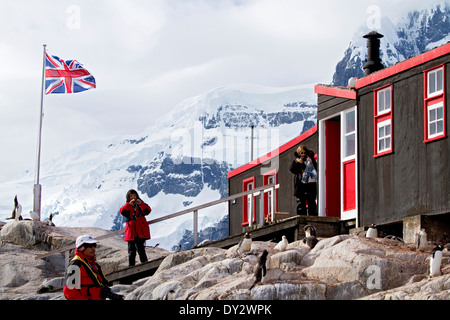 Pinguin-Post-Office, Port Lockroy, in der Nähe von der antarktischen Halbinsel, häufigen Stillstand für Antarktis Touristen auf Tourismus-Kreuzfahrtschiff. Stockfoto