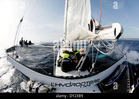 An Bord Hydroptere DCNS Alain Thebault und seine Crew (Yves Parlier, Jean le Cam, Jacques Vincent, Luc Alphand) während die Tannen Stockfoto