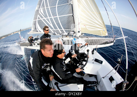 An Bord Hydroptere DCNS Alain Thebault und seine Crew (Yves Parlier, Jean le Cam, Jacques Vincent, Luc Alphand) während die Tannen Stockfoto