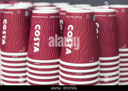 München Kaffee Festival 2014 an die Old Truman Brewery, Brick Lane. Costa Coffee Cups Stockfoto