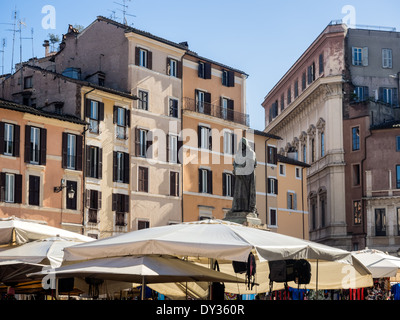 Giordano Bruno-Statue auf dem Platz Campo Dei Fiori in Rom, Italien Stockfoto