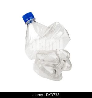 Ein leeres zerschlagen weißen Plastikflasche, isoliert auf weißem Hintergrund Stockfoto