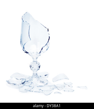 Zerbrochenes Glas isoliert auf weißem Hintergrund. Konzeptionelle Foto. Stockfoto