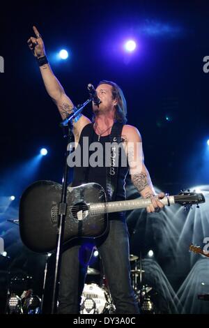 Las Vegas, NV, USA. 4. April 2014. Tyler Hubbard, Florida Georgia Line The LINQ in Anwesenheit für 2nd Annual ACM-Party für ein Ursache-Festival - Fr, Las Vegas, NV 4. April 2014. Bildnachweis: James Atoa/Everett Collection/Alamy Live-Nachrichten Stockfoto