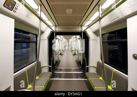 Innenansicht des leeren modernen u-Bahn-Wagen in Valencia, Spanien. Stockfoto