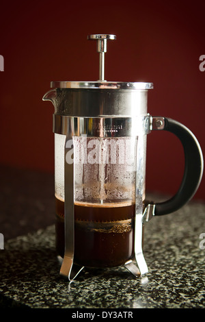 Kaffee Brauen in einer French Press Stockfoto