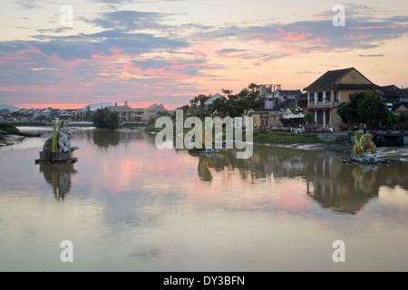 Hoi An, Vietnam. Blick auf die Altstadt, Thu Bon Fluss, Sonnenuntergang Stockfoto