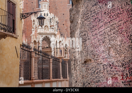 Verona - Detail der Mauer Stockfoto