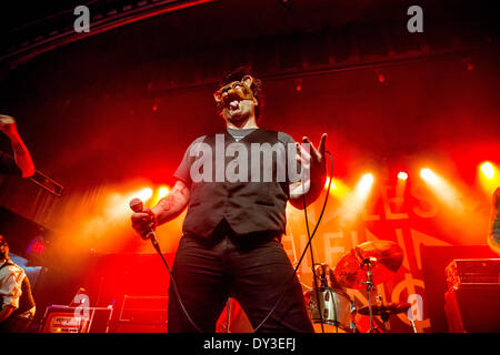 Detroit, Michigan, USA. 5. April 2014. CHRIS HUTKA von The Bunny The Bear durchführen auf der #MSITOUR2014 in St Andrews Hall in Detroit, MI am 2. April 2014 © Marc Nader/ZUMA Wire/ZUMAPRESS.com/Alamy Live News Stockfoto