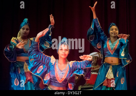 Kandy, Sri Lanka. Traditionellen Tanz an der Kandyan Art Association Stockfoto