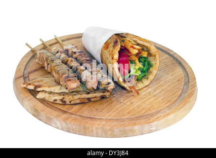 Eine griechische Souvlaki, isoliert auf weiss Stockfoto