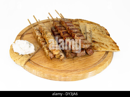 Eine griechische Souvlaki, isoliert auf weiss Stockfoto