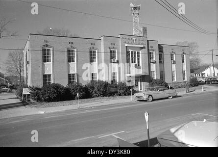 Dieses Foto zeigt verschiedene Gebäude in Hattiesburg, Mississippi, im Jahr 1965, und zeigt die Architektur und Entwicklung der Stadt während dieser Zeit. Stockfoto