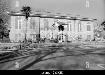 Dieses Foto zeigt verschiedene Gebäude in Hattiesburg, Mississippi, aus dem Jahr 1965, die Architektur und Stadtentwicklung der Mitte des 20. Jahrhunderts hervorheben. Stockfoto