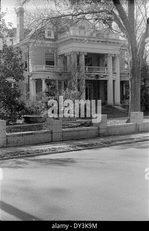 Ein Foto von Gebäuden in Hattiesburg, Mississippi aus dem Jahr 1965, das die städtische Entwicklung und Architektur der Stadt während dieser Zeit zeigt. Stockfoto