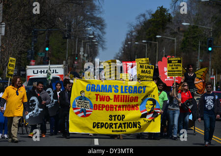 5. April 2014 - Washington, District Of Columbia, USA - Massen-Rallye im Weißen Haus Samstag, fordert Präsident Obama zu Abschiebungen zu stoppen und beenden Sie das Programm sichere Gemeinden führte das zu fast 2 Millionen Deportationen während seiner Präsidentschaft. (Bild Kredit: © Miguel Juarez Lugo/ZUMAPRESS.com) Stockfoto