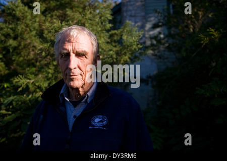 31.10.08 - Autor Peter Matthiessen in seinem Haus in Sagaponack, New York, 31. Oktober 2008. Matthiessen starb 5. April 2014 Stockfoto
