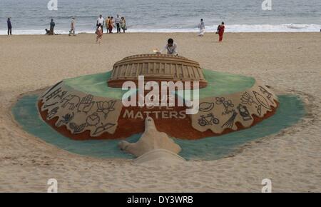 Puri, Indien. 5. April 2014. Wahlkampf sand Skulptur vom Sand Künstler gesehen Sudarshan Pattnaik vor den Parlamentswahlen ab nächster Woche in Puri, Indien, 5. April 2014 geschaffen. © Stringer/Xinhua/Alamy Live-Nachrichten Stockfoto