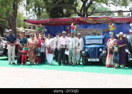 Bankpore, Patna, Bihar, Indien, 6. April 2014. Patna erlebt das 3. Jahrgang & Classic Car Event im Bankpore Club. Es war ein Vergnügen zu beobachten, die Vintage & Classic Veranstaltung Rollen auf der Straße und man bekam Einblick in vergangener Jahre. Die Autos waren auf Anzeige von 1919 bis 1960 hergestellt wurde. Bildnachweis: Rupa Ghosh/Alamy Live-Nachrichten. Stockfoto