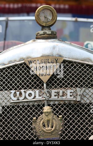 Bankpore, Patna, Bihar, Indien, 6. April 2014. Patna erlebt das 3. Jahrgang & Classic Car Event im Bankpore Club. Es war ein Vergnügen zu beobachten, die Vintage & Classic Veranstaltung Rollen auf der Straße und man bekam Einblick in vergangener Jahre. Die Autos waren auf Anzeige von 1919 bis 1960 hergestellt wurde. Bildnachweis: Rupa Ghosh/Alamy Live-Nachrichten. Stockfoto