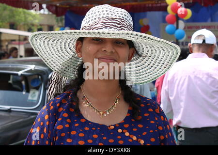Bankpore, Patna, Bihar, Indien, 6. April 2014. Patna erlebt das 3. Jahrgang & Classic Car Event im Bankpore Club. Es war ein Vergnügen zu beobachten, die Vintage & Classic Veranstaltung Rollen auf der Straße und man bekam Einblick in vergangener Jahre. Die Autos waren auf Anzeige von 1919 bis 1960 hergestellt wurde. Bildnachweis: Rupa Ghosh/Alamy Live-Nachrichten. Stockfoto