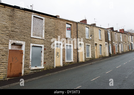 Renovierung von terrassenförmig angelegten Wohnungen im Woodnook Bereich der Accrington, Lancashire England Stockfoto