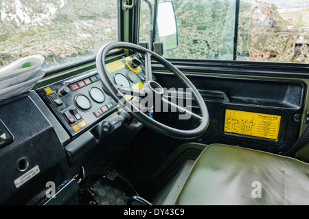 In der Kabine ein Pinzgauer 6 x 6 Rad alle Laufwerk Militärfahrzeug Stockfoto