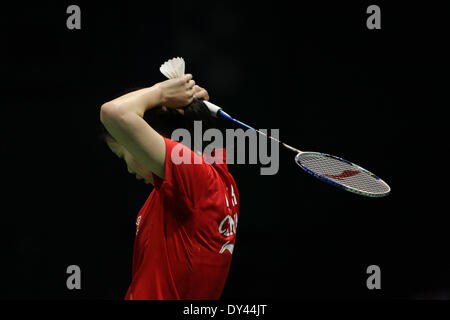 Neu-Delhi, Indien. 6. April 2014. Chinesin Li Xuerui während der Frauen-Einzel-Finale der 2014 reagiert Badminton Indien öffnen gegen ihre Teamkollegin Wang Shixian in New Delhi, der Hauptstadt von Indien, 6. April 2014. Li Xuerui verlor mit 0: 2. © Zheng Huansong/Xinhua/Alamy Live-Nachrichten Stockfoto