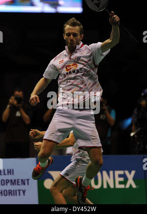 Neu-Delhi, Indien. 6. April 2014. Carsten Mogensen von Dänemark feiert Sieg nach dem Finale 2014 India Open Badminton Championship gegen Liu Xiaolong und Qiu Zihan von China in Neu-Delhi, Indien, 6. April 2014. Mathias Boe und Carsten Mogensen gewann 2: 1 um den Titel. © Partha Sarkar/Xinhua/Alamy Live-Nachrichten Stockfoto