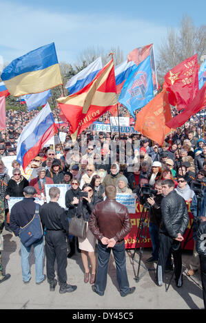 Odessa, Ukraine. 6. April 2014. Treffen Peoples Assembly Antimaidan - "Kulikovo Field" zu protestieren. Diese Demonstration in Kulikovo Field, Odessa, Ukraine (Süd-Ukraine), für ein Referendum gegen die neue Regierung in Kiew gegen die National-Faschismus. Die wichtigsten Slogans: "Wir wollen ein Referendum" 'Freiheit Anton Davydchenko' "Odessa ist eine russische Stadt" "Wir wollen die zweite Amtssprache Russisch" "Wir sind gegen den Faschismus" "Wir sind gegen den Nationalismus" Stockfoto