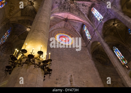 Innenraum der Kathedrale von Santa Maria von Palma (La Seu) in Palma De Mallorca (Mallorca) Stockfoto