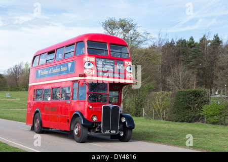 Klassische rote Routemaster Doppeldeckerbus am Display des Erbes Fahrzeuge Stockfoto