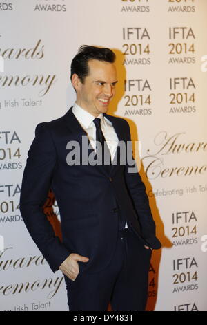 Dublin, Irland. 5. April 2014. Irischer Schauspieler Andrew Scott posiert für die Kameras auf dem roten Teppich.  Die 11. Irish Film & Television Awards 2014 fanden im DoubleTree by Hilton Hotel in Dublin statt. Die Preisverleihung wurde von irischen und internationalen Prominenten sowie den irischen Präsidenten Michael D. Higgins, die einen herausragenden Beitrag Ehrenpreis erhalten besucht. Bildnachweis: Michael Debets/Alamy Live-Nachrichten Stockfoto