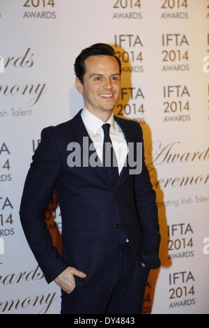 Dublin, Irland. 5. April 2014. Irischer Schauspieler Andrew Scott posiert für die Kameras auf dem roten Teppich.  Die 11. Irish Film & Television Awards 2014 fanden im DoubleTree by Hilton Hotel in Dublin statt. Die Preisverleihung wurde von irischen und internationalen Prominenten sowie den irischen Präsidenten Michael D. Higgins, die einen herausragenden Beitrag Ehrenpreis erhalten besucht. Bildnachweis: Michael Debets/Alamy Live-Nachrichten Stockfoto